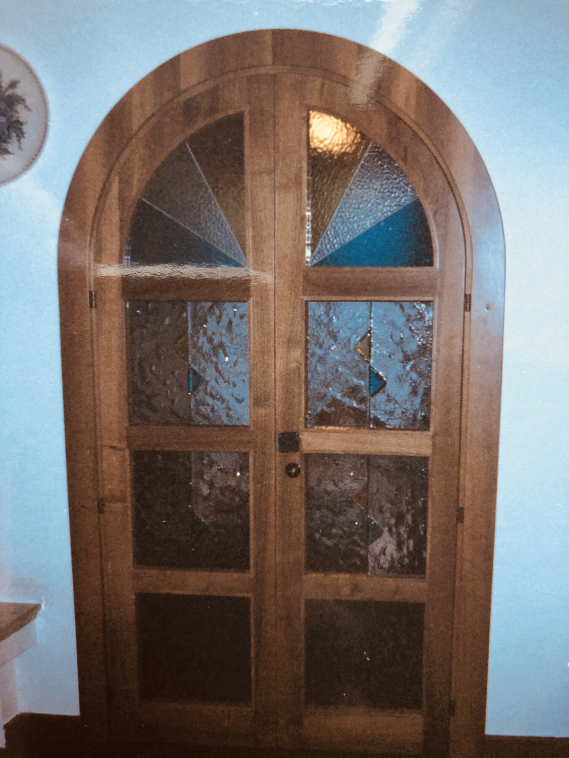 porta interna a due ante con vetro cattedrale saldato
